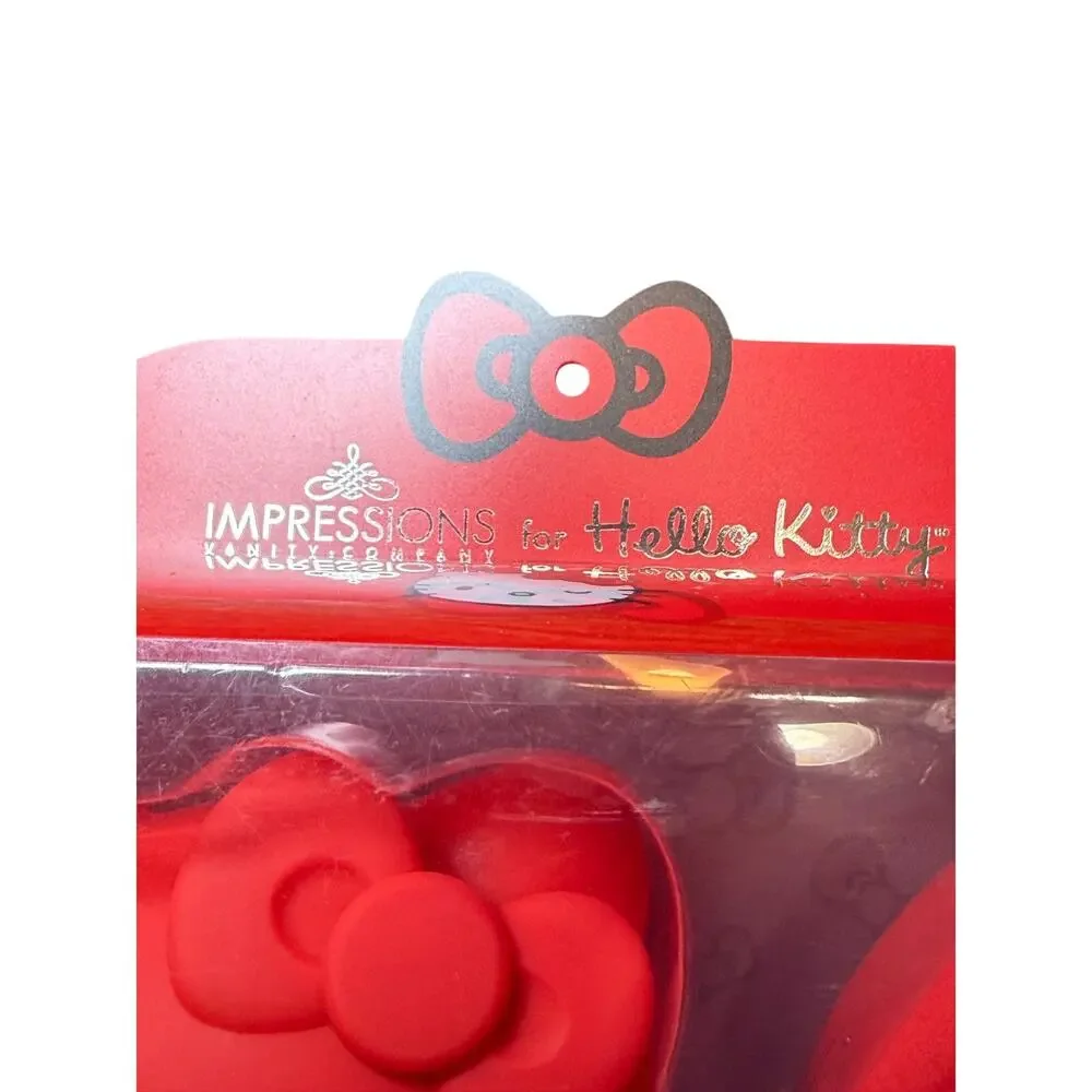 Hello Kitty Red Travel Case and Blending Sponge Set is brand new in the box
